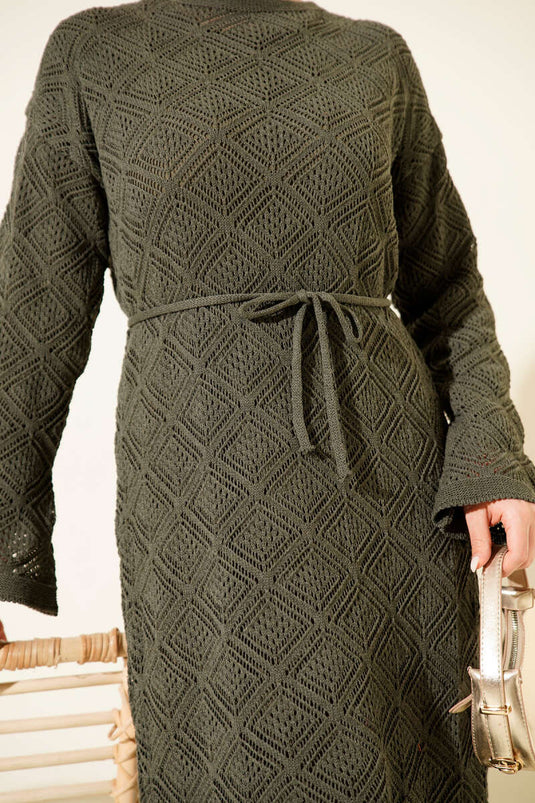 Robe en tricot ajourée à carreaux avec ceinture en corde kaki