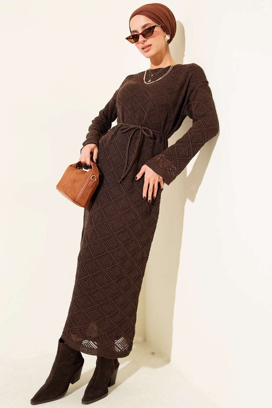 فستان تريكو مربعات مزخرف بحزام حبل باللون البني