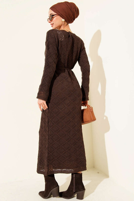 فستان تريكو مربعات مزخرف بحزام حبل باللون البني