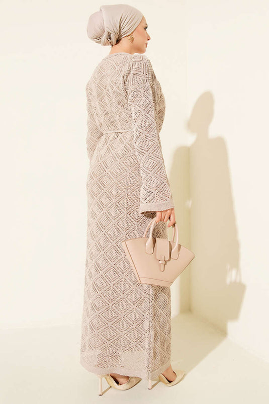 فستان تريكو مربع مزخرف بحزام حبل باللون العاجي