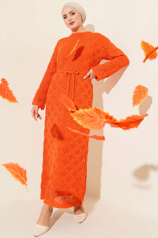 Robe en tricot ajourée à carreaux avec ceinture en corde orange