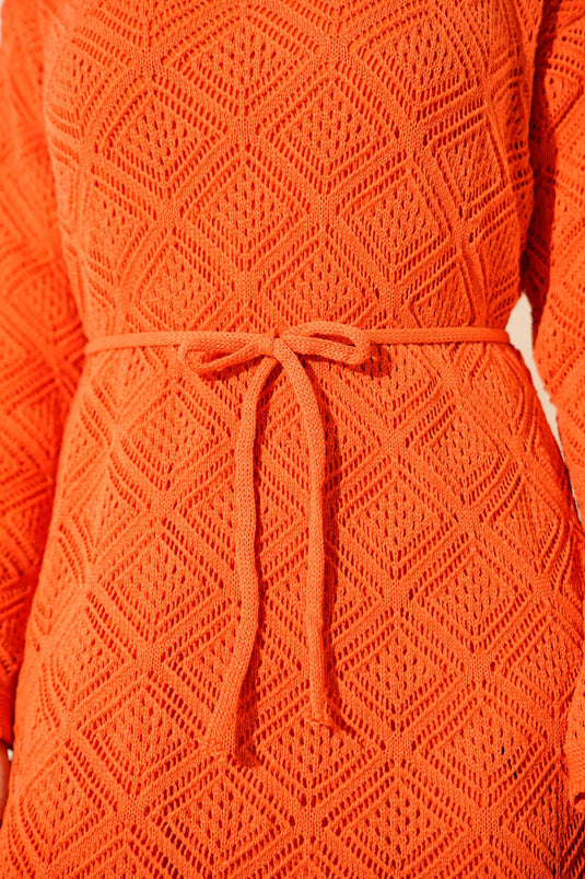 Robe en tricot ajourée à carreaux avec ceinture en corde orange