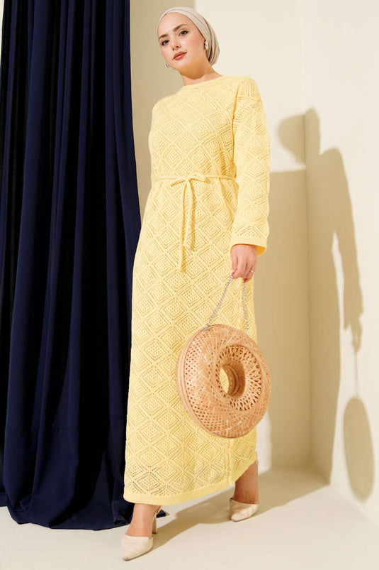 Trui Jurk met Vierkante Opengewerkte Stof en Koordceintuur Geel