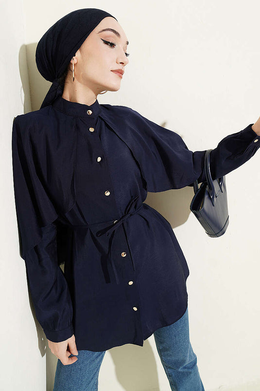 Camisa con cinturón de cuerda y capa en la manga, azul marino