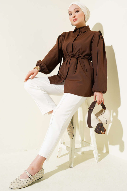 Camicia a mantella con cintura in corda e spalle marroni