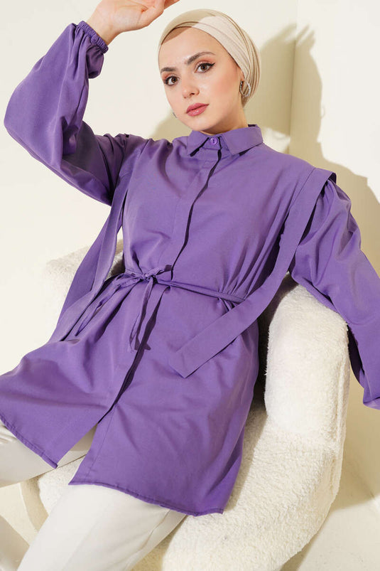 قميص أرجواني اللون مع حزام على الكتف وحبل