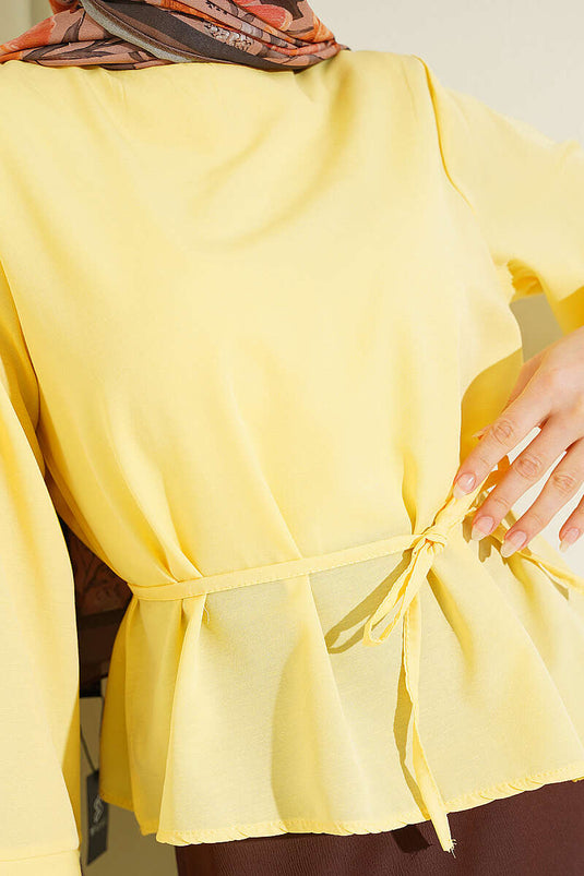 Blouse en tericoton avec ceinture en corde jaune