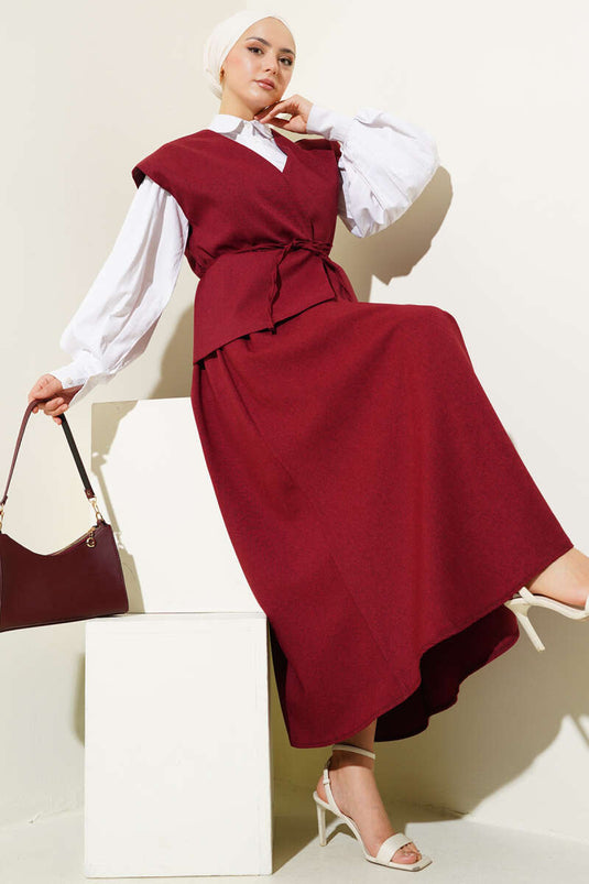 Gonna con gilet e cintura in corda, completo rosso bordeaux