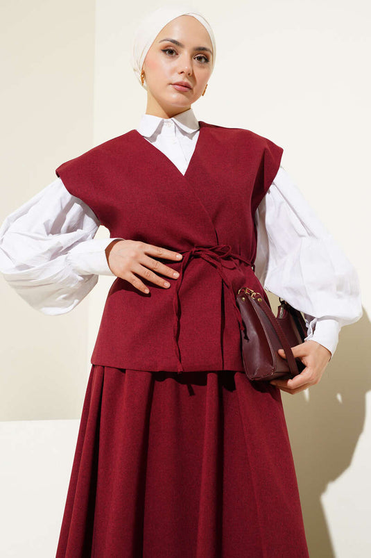 Gonna con gilet e cintura in corda, completo rosso bordeaux