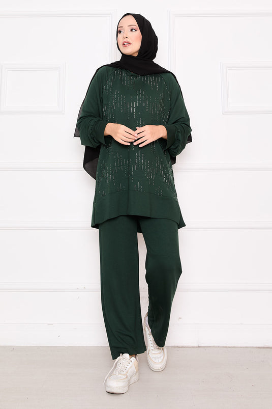 طقم أويسو من قطعتين من الزمرد مع تفاصيل حجرية لامعة