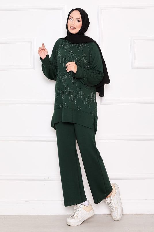 طقم أويسو من قطعتين من الزمرد مع تفاصيل حجرية لامعة