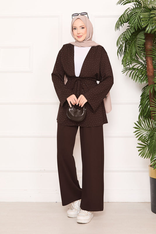 Ensemble hijab plissé Oysho marron orné de pierres scintillantes