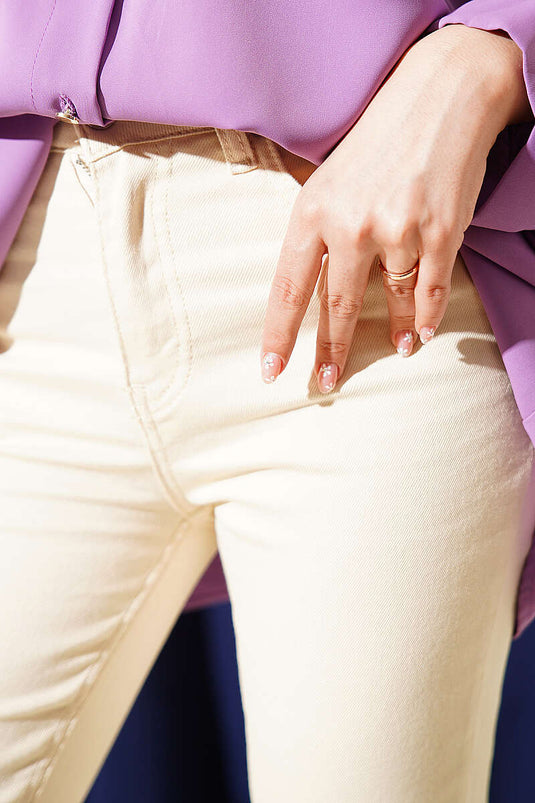 Pantalon en jean à jambes boutonnées espagnoles couleur pierre