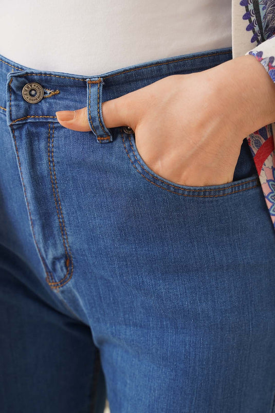 بنطلون جينز واسع الساق واسع الخصر متوسط الحجم من الدنيم