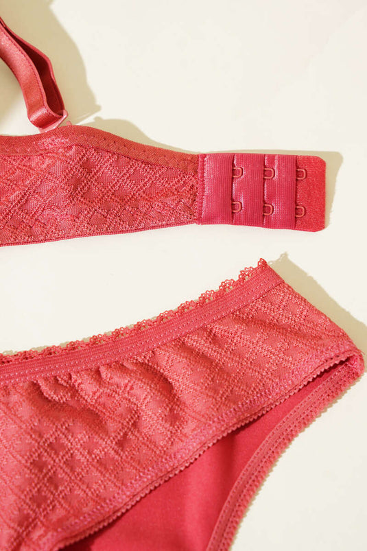 طقم حمالة صدر مبطنة بنقشة الجاكار وزهرة الرمان