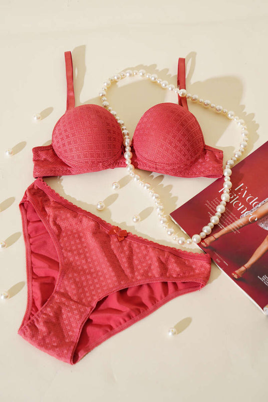 طقم حمالة صدر مبطنة بنقشة الجاكار وزهرة الرمان