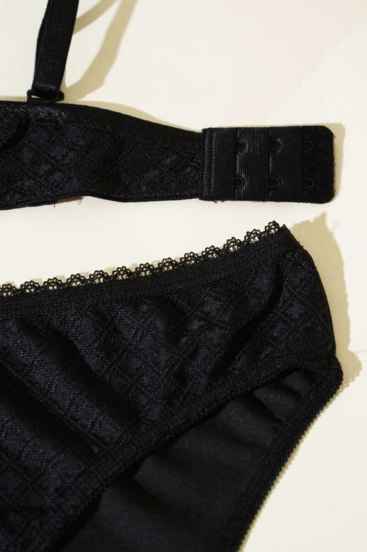 طقم حمالة صدر مبطنة بنقشة جاكار باللون الأسود