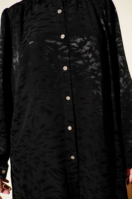 سترة سوداء بنقشة الجاكار