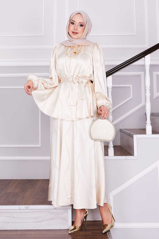 بدلة تنورة مزدوجة من الجاكار بحزام باللون البيج