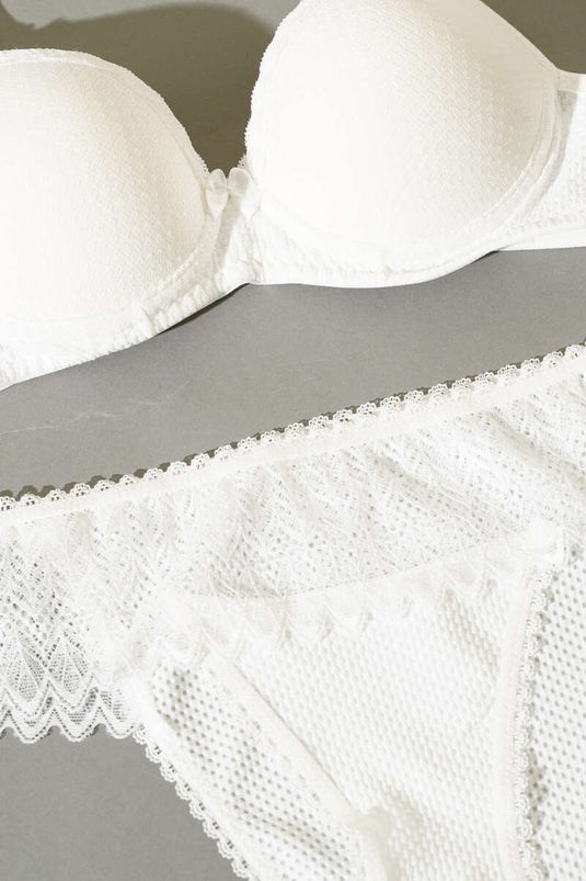 طقم حمالة صدر مبطنة بتفاصيل دانتيل جاكار - لون بيج فاتح