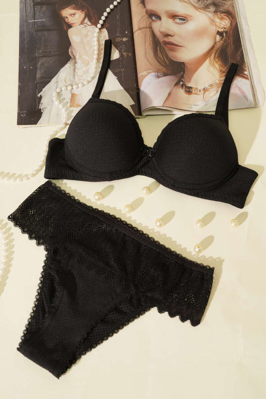 Ensemble soutien-gorge rembourré noir avec détails en dentelle jacquard