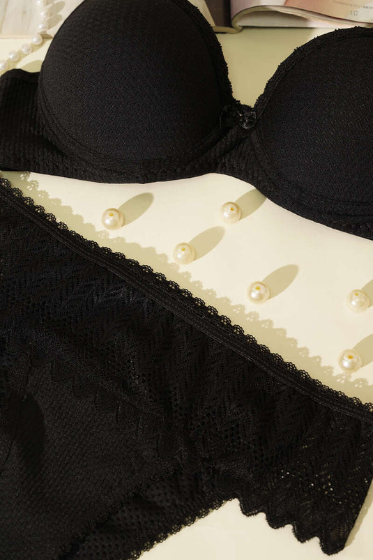Ensemble soutien-gorge rembourré noir avec détails en dentelle jacquard