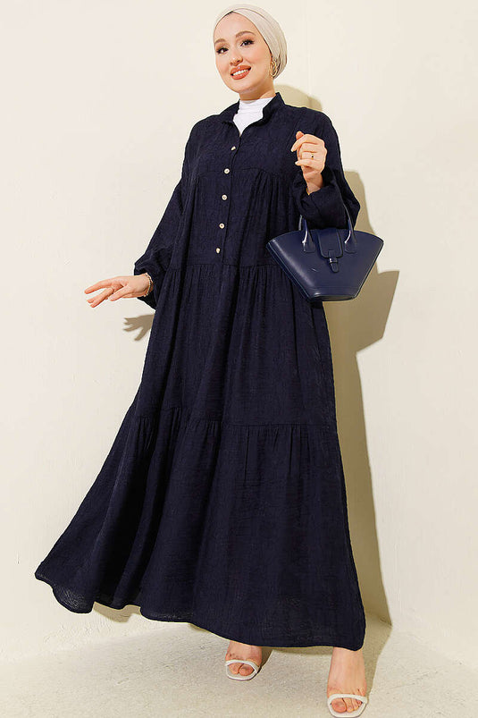 Robe longue boutonnée à motif en relief bleu marine