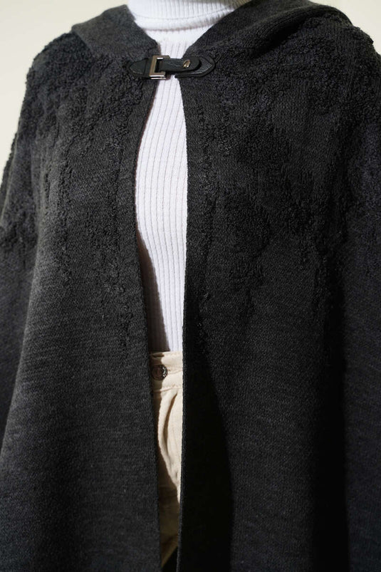 Kapuzenponcho mit geprägtem Muster und Quasten, Rauchgrau