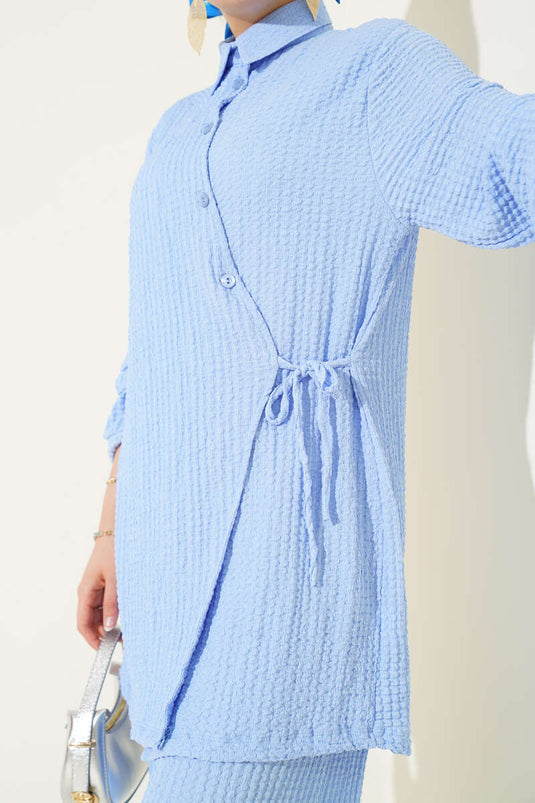 طقم من قطعتين منقوش باللون الأزرق الفاتح