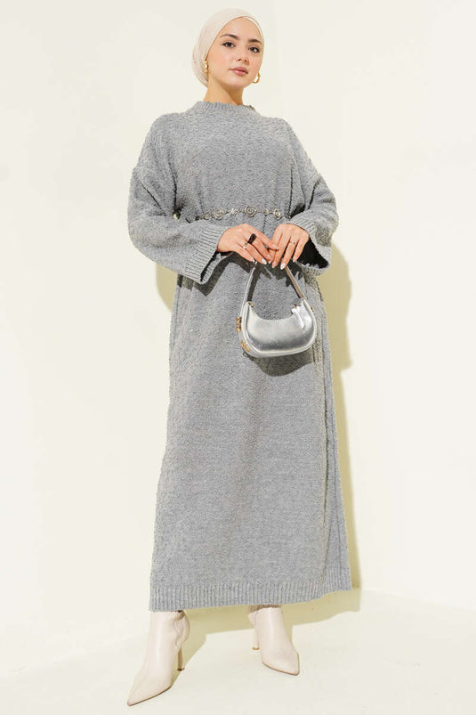 Robe en maille grise à motif en relief