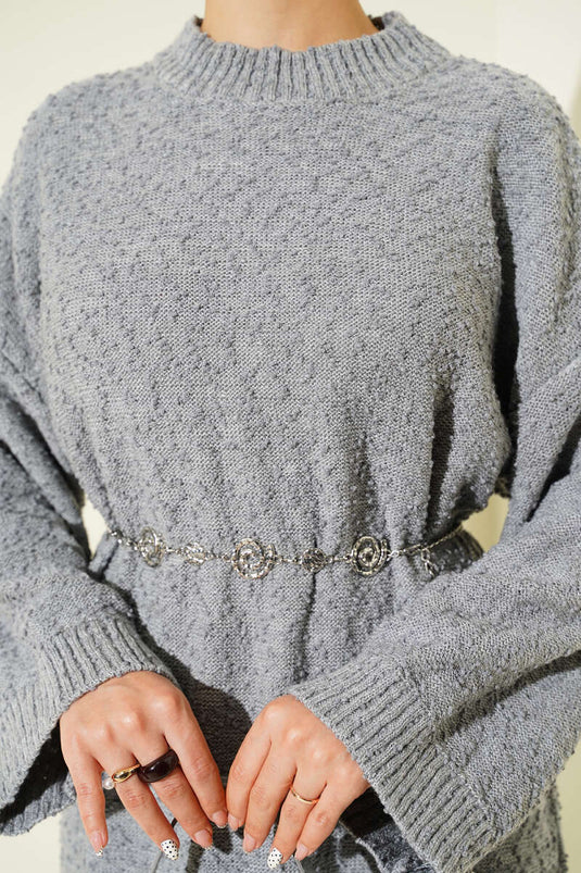 Robe en maille grise à motif en relief