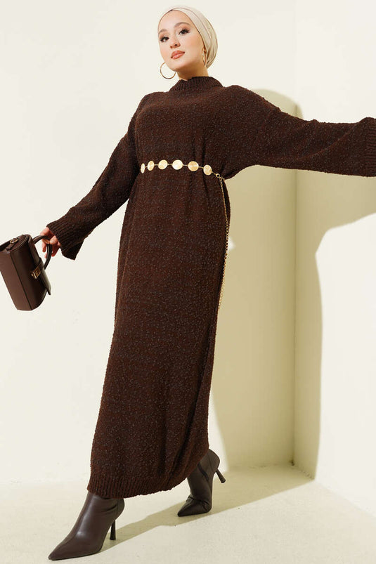 Robe en maille marron à motifs en relief