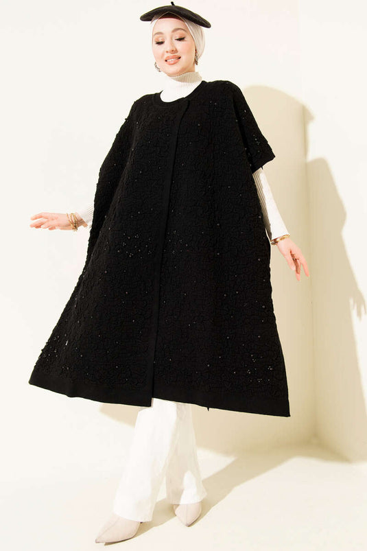 بونشو أسود مزين باللؤلؤ المنقوش