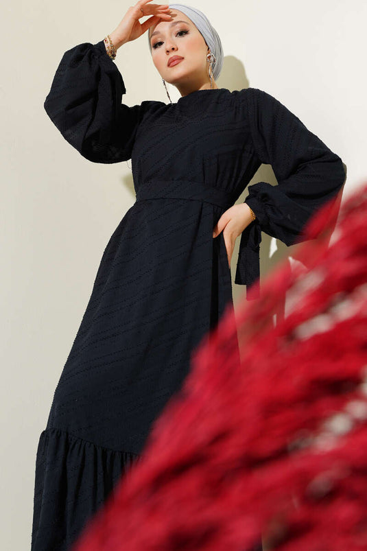 Geprägtes, rüschenbesetztes Kleid mit Gürtel, marineblau