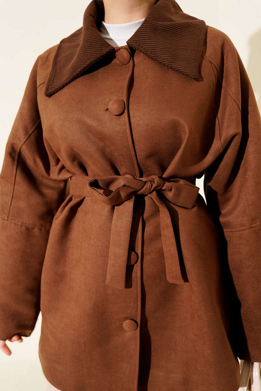 Veste beige en daim à col en velours et ceinture