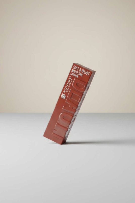 Kadifemsi Mat Bitişli Lipstick 106