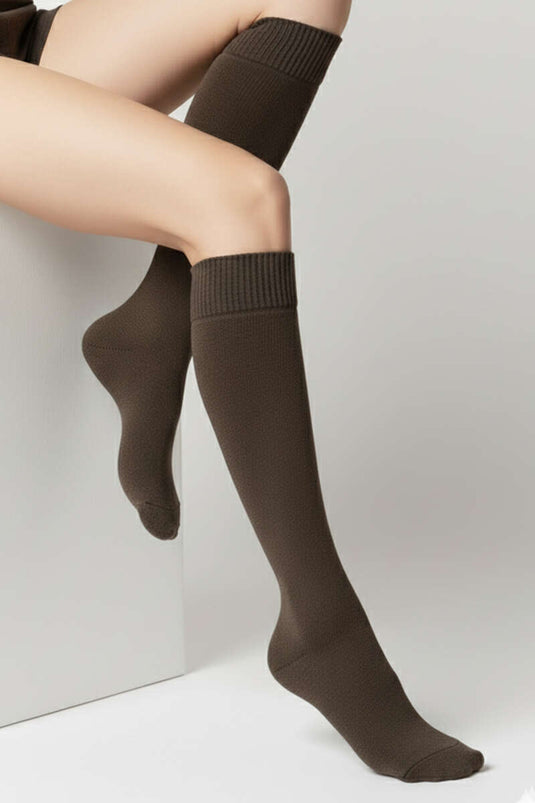 جوارب نسائية من الموهير تصل إلى الركبة، لون بني