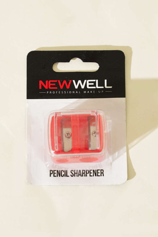 مبراة حمراء