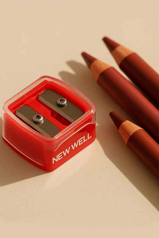 مبراة حمراء