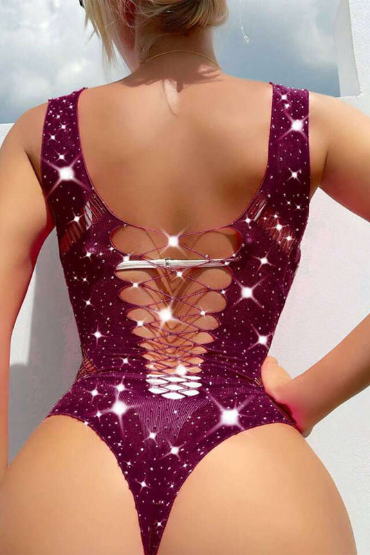 Breit geschnittener, mit Netzverzierungen besetzter Bodystocking in Burgunderrot