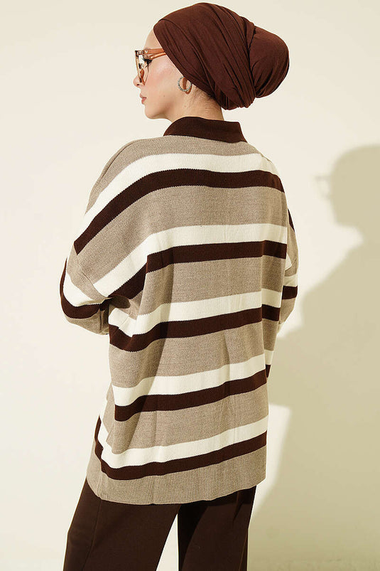 Dicke Gestreifte Stricktunika Mit Knöpfen In Mink