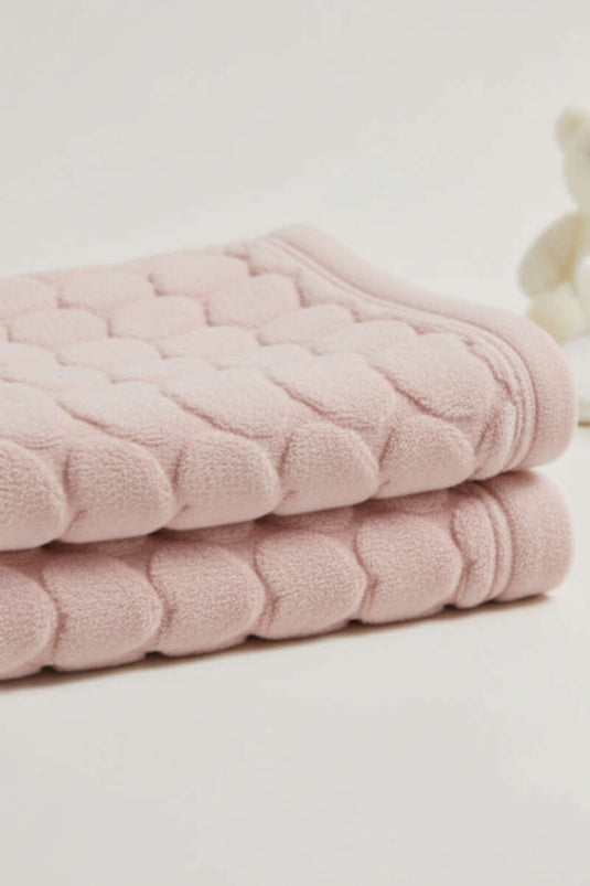 بطانية أطفال بنقشة قلوب، لون وردي فاتح