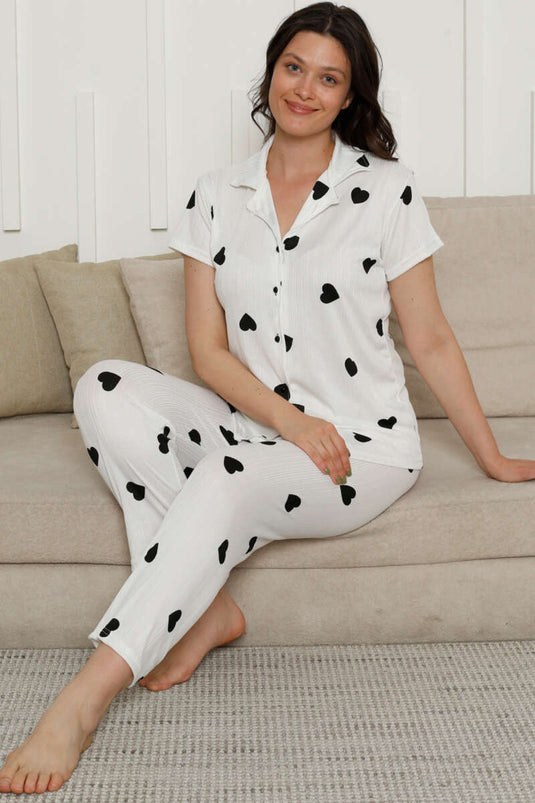 Ensemble pyjama noir à manches courtes et motifs cœurs