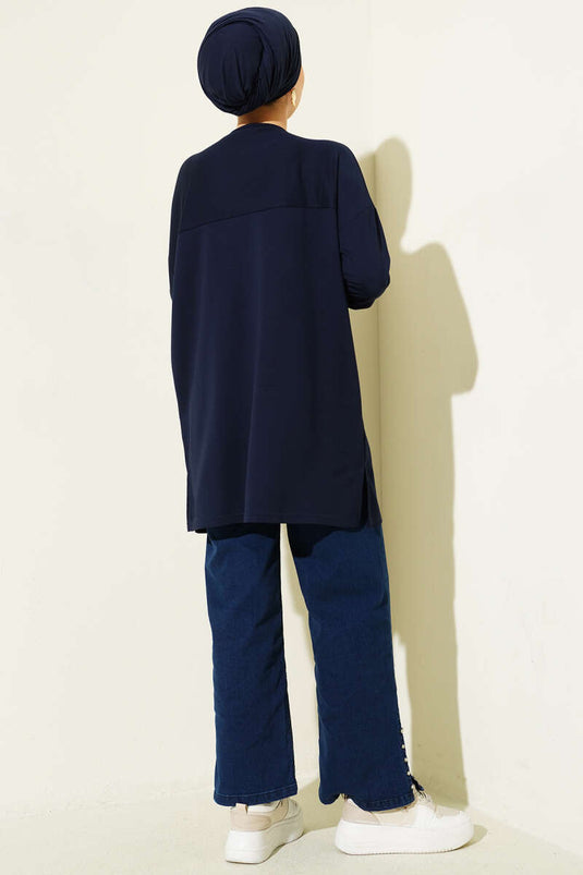 تونيك أساسي بتفصيل قلب باللون الأزرق الداكن