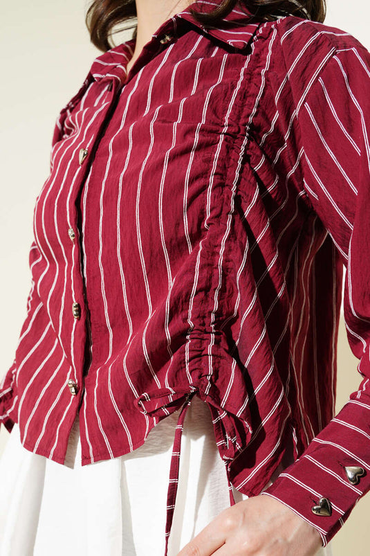 Kurzes Hemd mit Herz-Knopfleiste und Raffung, Weinrot