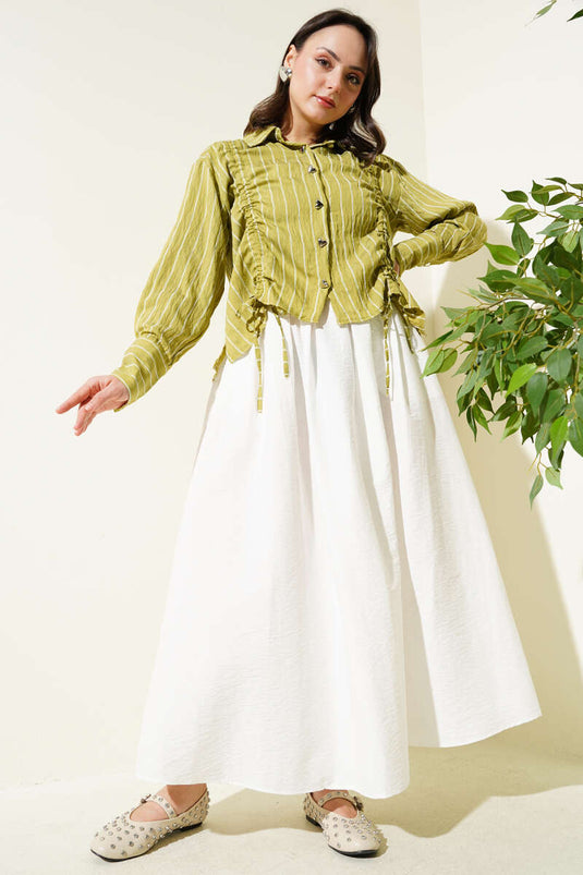 Kurzes Hemd mit Herz-Knopfleiste vorne und Raffung Ölgrün