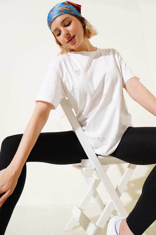 T-shirt écru à motif cœur perle
