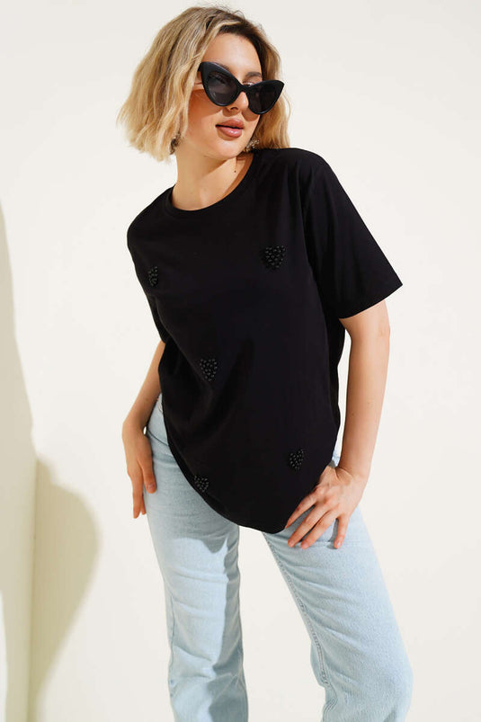 T-shirt noir à motif cœur et perle