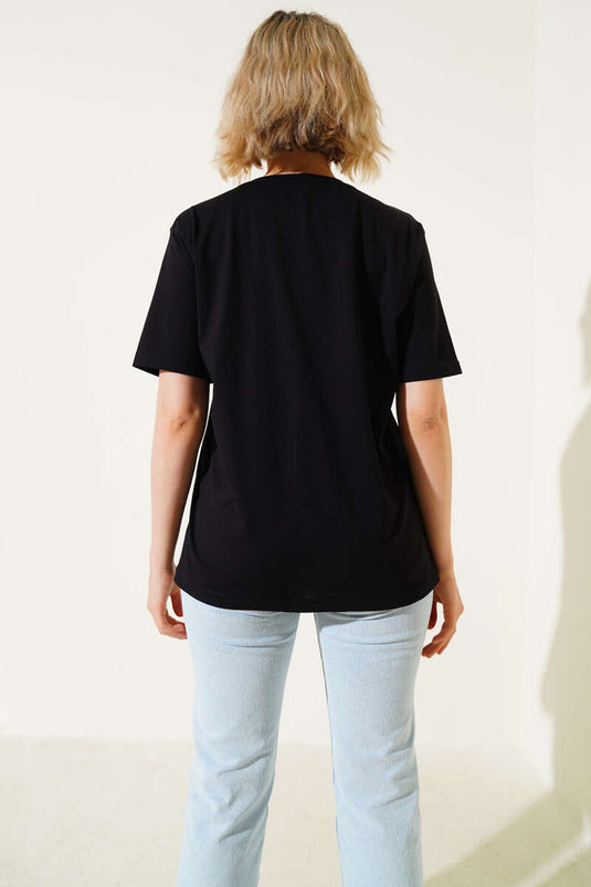 T-shirt noir à motif cœur et perle