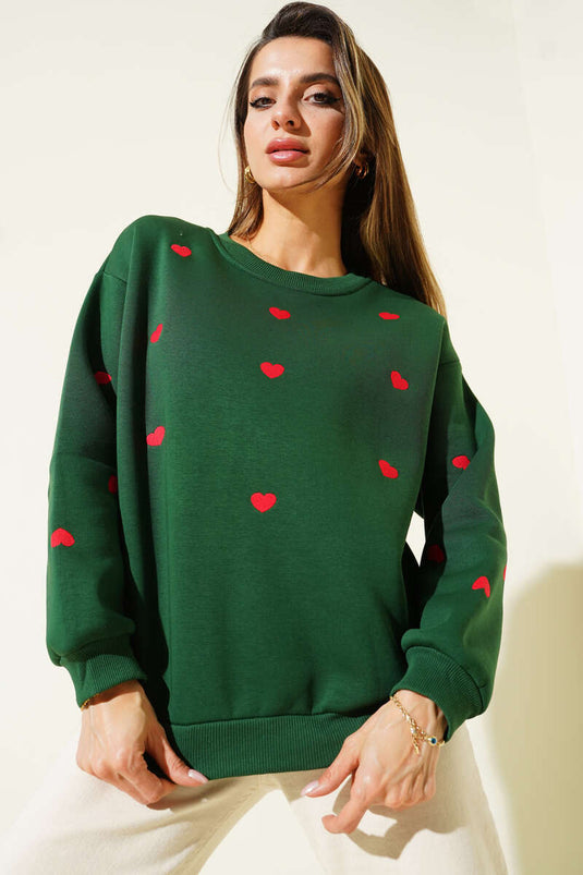 سويت شيرت أخضر مطرز بقلب